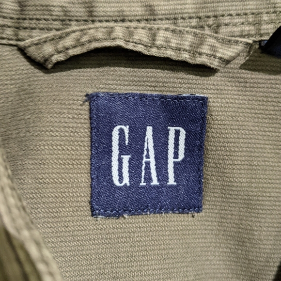 Gap khaki green with two chest pockets textured shirt, mens medium. - Picture 8 of 11